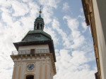 Věž kostela a nebesa